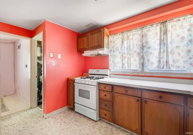 Photo 4 of Sale Pending at 203 E Leyte Ave, Mishawaka, IN 46545 | MLS# 202635269 | Listing updated on 2026-08-29