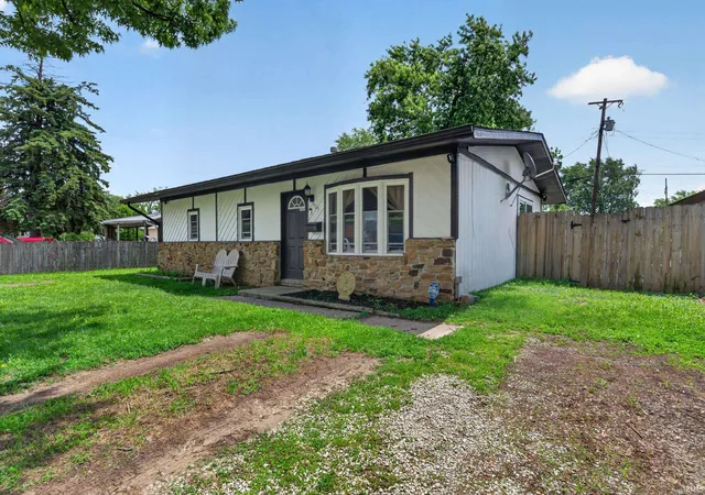 Photo 3 of Manufactured home for sale at 905 E Gerhart St, Kokomo, IN 46901 | MLS# 202635270 | Listing updated on 2026-08-27