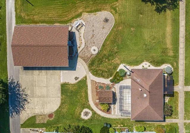 Photo 2 of Sale Pending at 119 E 3rd St, Huntingburg, IN 47542 | MLS# 202635294 | Listing updated on 2026-09-01