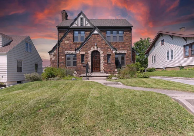 Photo 1 of Sale Pending at 1839 Kenwood Ave, Fort Wayne, IN 46805 | MLS# 202635299 | Listing updated on 2026-09-01