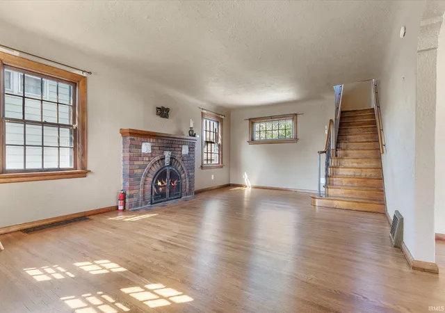 Photo 2 of Sale Pending at 1839 Kenwood Ave, Fort Wayne, IN 46805 | MLS# 202635299 | Listing updated on 2026-09-01