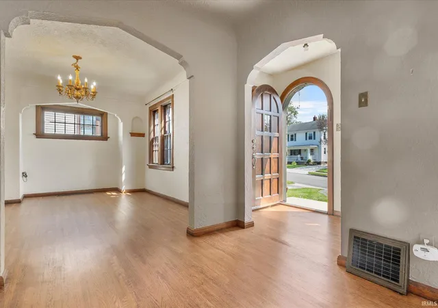 Photo 3 of Sale Pending at 1839 Kenwood Ave, Fort Wayne, IN 46805 | MLS# 202635299 | Listing updated on 2026-09-01