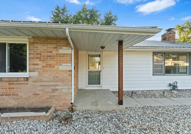 Photo 3 of Manufactured home for sale at 117 Graywood Ave, Elkhart, IN 46516 | MLS# 202635314 | Listing updated on 2026-09-18