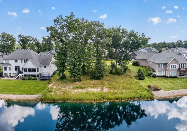 Photo 4 of Sale Pending at 18425 Forest Glade Dr, South Bend, IN 46637 | MLS# 202635315 | Listing updated on 2026-09-02