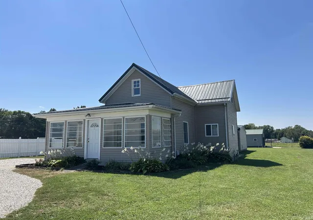 Photo 2 of Sale Pending at 1917 S Main Street Rd, Vincennes, IN 47591 | MLS# 202635316 | Listing updated on 2026-09-02