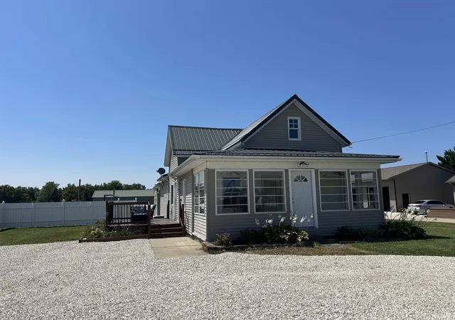 Photo 3 of Sale Pending at 1917 S Main Street Rd, Vincennes, IN 47591 | MLS# 202635316 | Listing updated on 2026-09-02