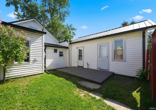 Photo 2 of Manufactured home for sale at 601 W Van Buren St, Columbia City, IN 46725 | MLS# 202635318 | Listing updated on 2026-08-28