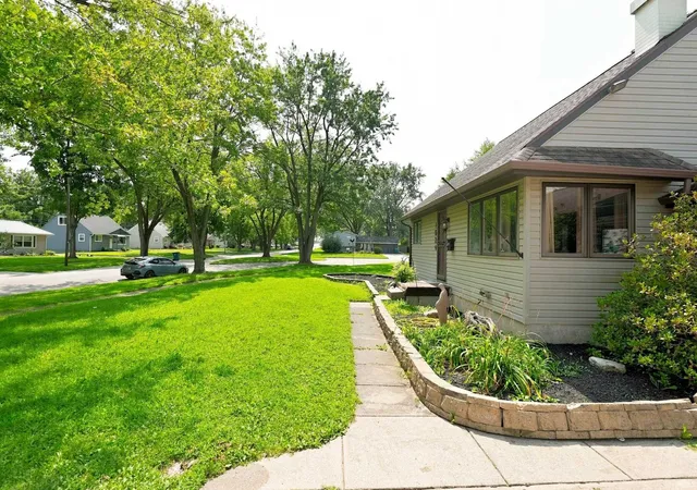 Photo 3 of Sale Pending at 1524 N Park Dr, New Haven, IN 46774 | MLS# 202635320 | Listing updated on 2026-09-02
