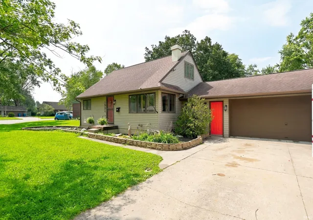 Photo 4 of Sale Pending at 1524 N Park Dr, New Haven, IN 46774 | MLS# 202635320 | Listing updated on 2026-09-02