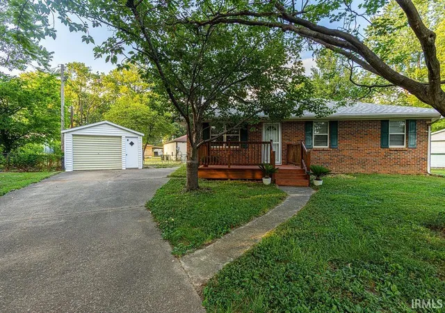 Photo 2 of Sale Pending at 1750 Spring Ct, Evansville, IN 47714 | MLS# 202635336 | Listing updated on 2026-08-31