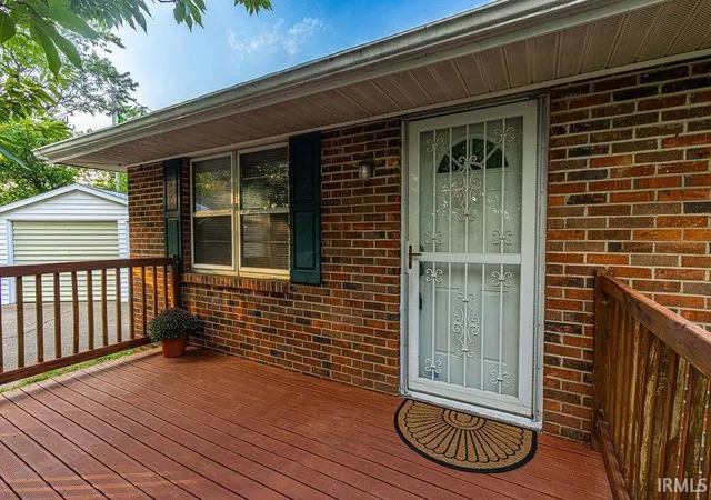 Photo 3 of Sale Pending at 1750 Spring Ct, Evansville, IN 47714 | MLS# 202635336 | Listing updated on 2026-08-31