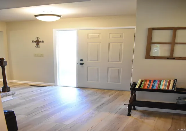 Photo 2 of Sale Pending at 1303 Sanders Dr, Auburn, IN 46706 | MLS# 202635340 | Listing updated on 2026-08-29