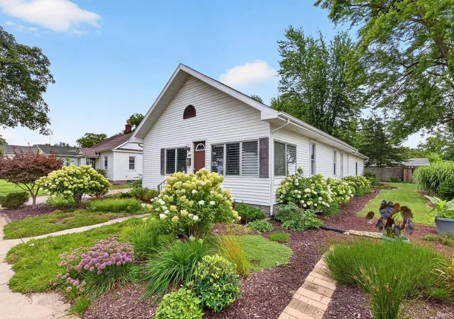 Photo 1 of Sale Pending at 713 W Winona Ave, Warsaw, IN 46580 | MLS# 202635357 | Listing updated on 2026-09-01