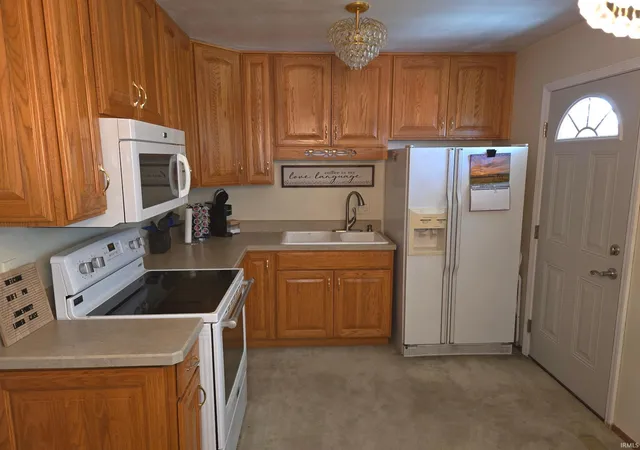 Photo 2 of Sale Pending at 2208 S Earl Ave, Lafayette, IN 47905 | MLS# 202635366 | Listing updated on 2026-10-07