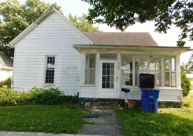 Manufactured home for sale at 438 W Oak St, Mitchell, IN 47446 | MLS# 202635378