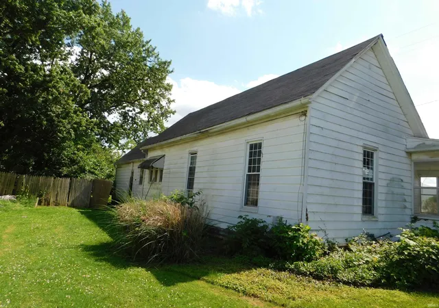 Photo 3 of Manufactured home for sale at 438 W Oak St, Mitchell, IN 47446 | MLS# 202635378 | Listing updated on 2026-08-28
