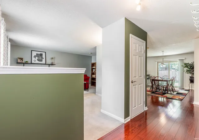 Photo 2 of Sale Pending at 717 Greenfield Rd, Evansville, IN 47715 | MLS# 202635392 | Listing updated on 2026-08-31