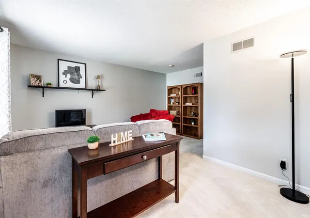 Photo 3 of Sale Pending at 717 Greenfield Rd, Evansville, IN 47715 | MLS# 202635392 | Listing updated on 2026-08-31