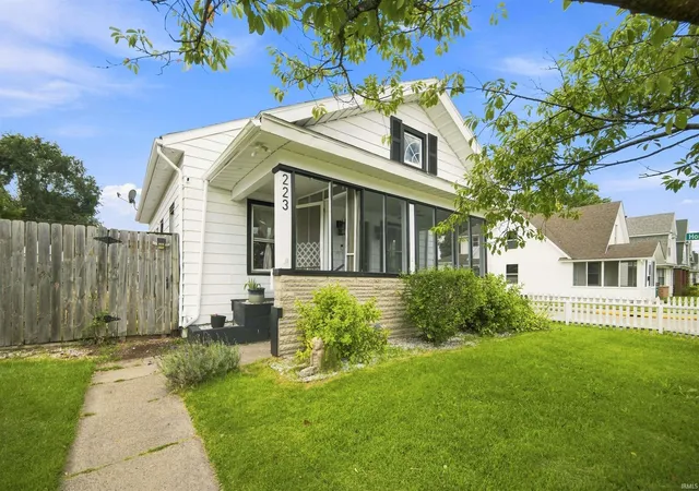 Photo 3 of Manufactured home for sale at 223 Indiana Ave, Mishawaka, IN 46544 | MLS# 202635407 | Listing updated on 2026-08-28