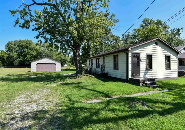 Photo 1 of Sale Pending at 3915 Evergreen Ave, Evansville, IN 47711 | MLS# 202635436 | Listing updated on 2026-08-31