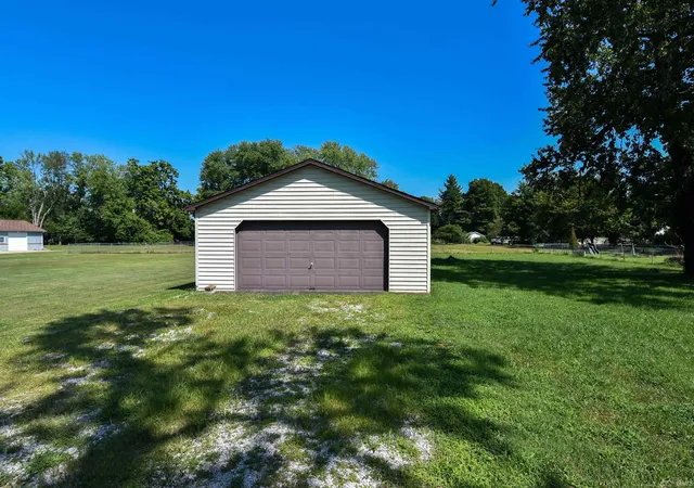 Photo 2 of Sale Pending at 3915 Evergreen Ave, Evansville, IN 47711 | MLS# 202635436 | Listing updated on 2026-08-31