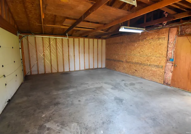 Photo 3 of Sale Pending at 3915 Evergreen Ave, Evansville, IN 47711 | MLS# 202635436 | Listing updated on 2026-08-31