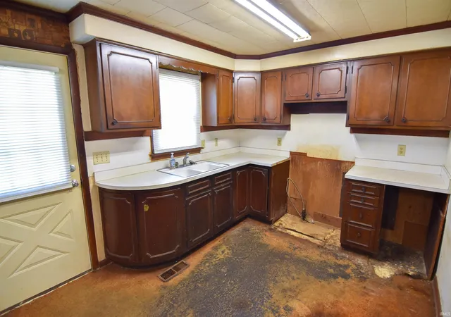 Photo 4 of Sale Pending at 3915 Evergreen Ave, Evansville, IN 47711 | MLS# 202635436 | Listing updated on 2026-08-31