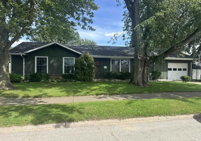 Photo 2 of Manufactured home for sale at 1427 Franklin St, Rochester, IN 46975 | MLS# 202635442 | Listing updated on 2026-09-01