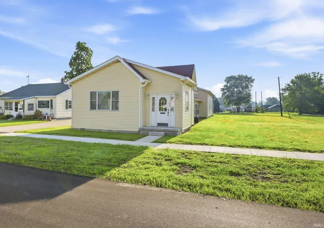 Photo 2 of Sale Pending at 813 N 11th St, Elwood, IN 46036 | MLS# 202635448 | Listing updated on 2026-09-14