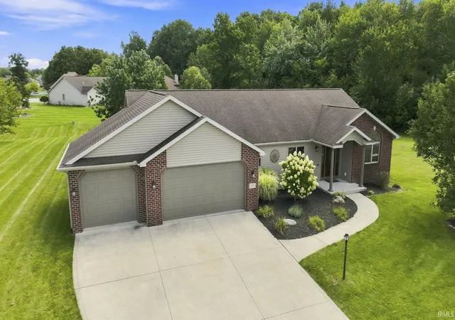 Photo 3 of Sale Pending at 158 N Glenwood Dr, Columbia City, IN 46725 | MLS# 202635450 | Listing updated on 2026-08-30