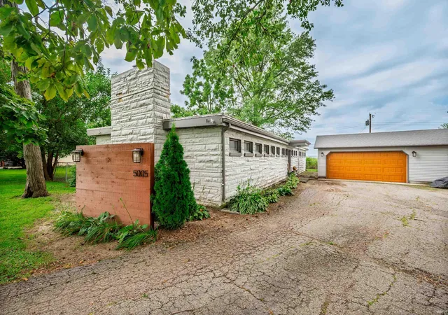 Photo 3 of Manufactured home for sale at 5005 N Hickory Rd, Muncie, IN 47303 | MLS# 202635480 | Listing updated on 2026-09-01