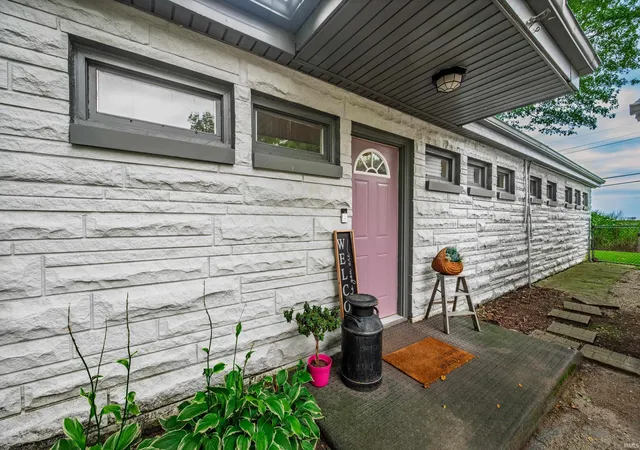 Photo 4 of Manufactured home for sale at 5005 N Hickory Rd, Muncie, IN 47303 | MLS# 202635480 | Listing updated on 2026-09-01