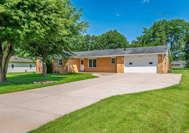 Photo 2 of Manufactured home for sale at 6506 E Piccadilly Rd, Muncie, IN 47303 | MLS# 202635491 | Listing updated on 2026-08-28