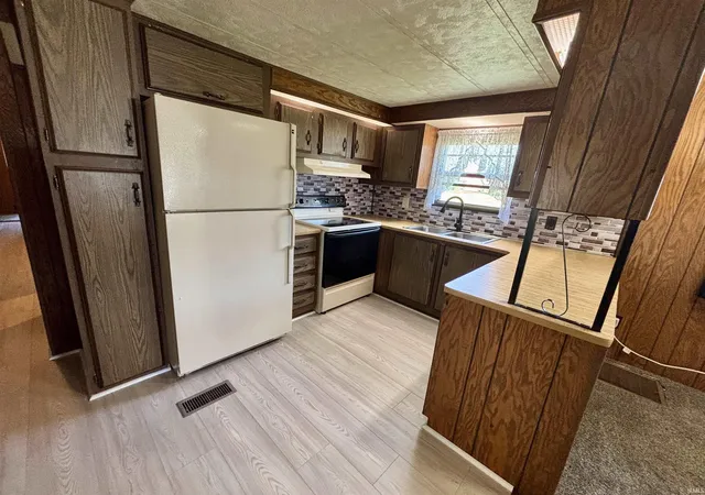 Photo 4 of Sale Pending at 320 S Levy St, Jasonville, IN 47438 | MLS# 202635506 | Listing updated on 2026-08-30