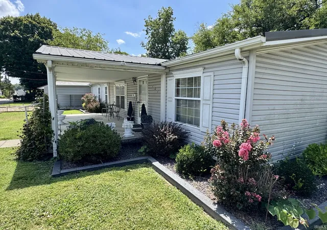 Photo 2 of Manufactured home for sale at 101 S Race St, Princeton, IN 47670 | MLS# 202635512 | Listing updated on 2026-09-24