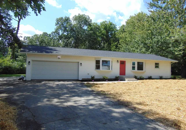 Photo 2 of Manufactured home for sale at 8140 Se Jeff Rd, Warren, IN 46792 | MLS# 202635522 | Listing updated on 2026-09-16