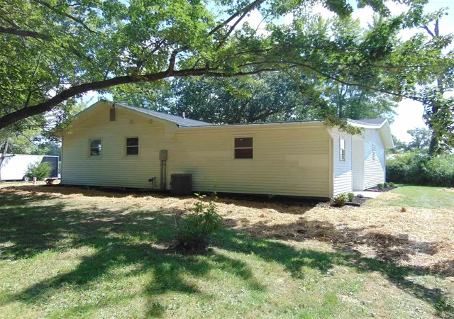 Photo 3 of Manufactured home for sale at 8140 Se Jeff Rd, Warren, IN 46792 | MLS# 202635522 | Listing updated on 2026-09-16