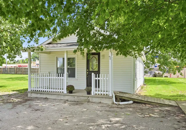 Photo 3 of Manufactured home for sale at 1608 N Cherry St, Hartford City, IN 47348 | MLS# 202635530 | Listing updated on 2026-09-11