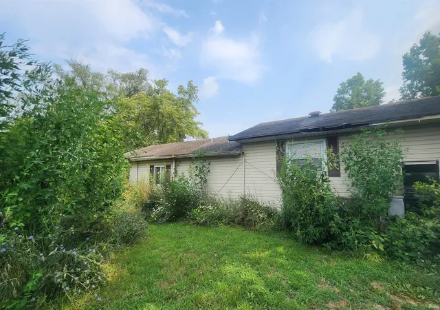 Photo 3 of Manufactured home for sale at 101 Norfolk Dr, Alexandria, IN 46001 | MLS# 202635532 | Listing updated on 2026-08-31