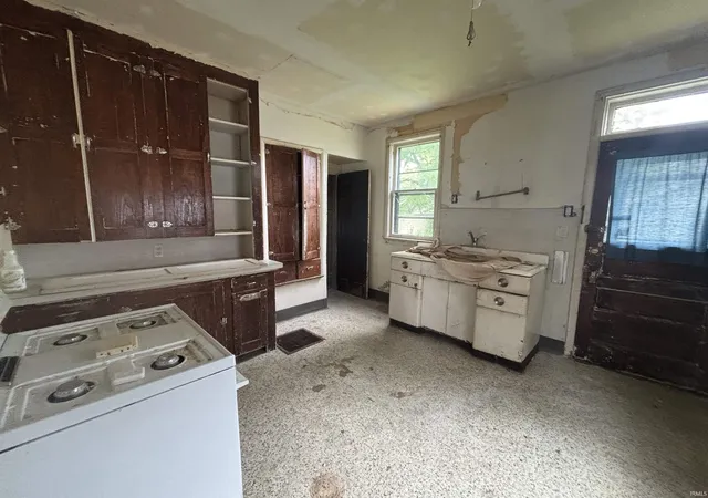 Photo 3 of Manufactured home for sale at 934 Home Ave, Fort Wayne, IN 46807 | MLS# 202635533 | Listing updated on 2026-08-28