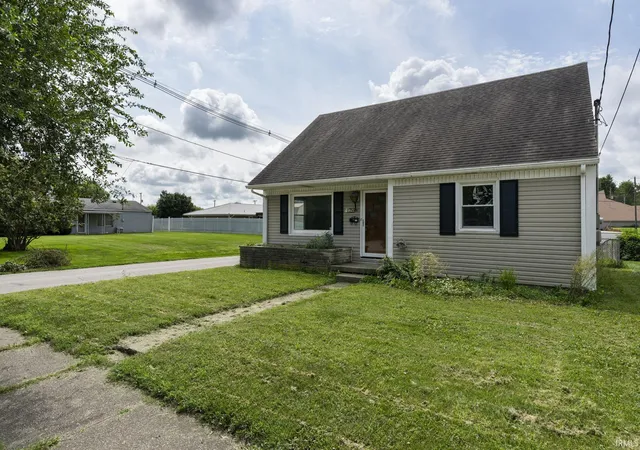 Photo 2 of Sale Pending at 1759 E Clinton St, Frankfort, IN 46041 | MLS# 202635538 | Listing updated on 2026-08-31