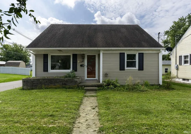 Photo 3 of Sale Pending at 1759 E Clinton St, Frankfort, IN 46041 | MLS# 202635538 | Listing updated on 2026-08-31