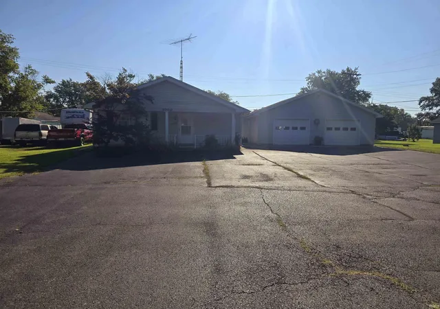 Photo 4 of Sale Pending at 3000 N Pauline Ave, Muncie, IN 47303 | MLS# 202635540 | Listing updated on 2026-08-31