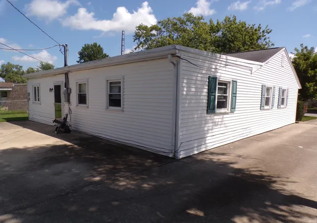 Photo 3 of Manufactured home for sale at 909 N Oxford Dr, Marion, IN 46952 | MLS# 202635546 | Listing updated on 2026-08-31