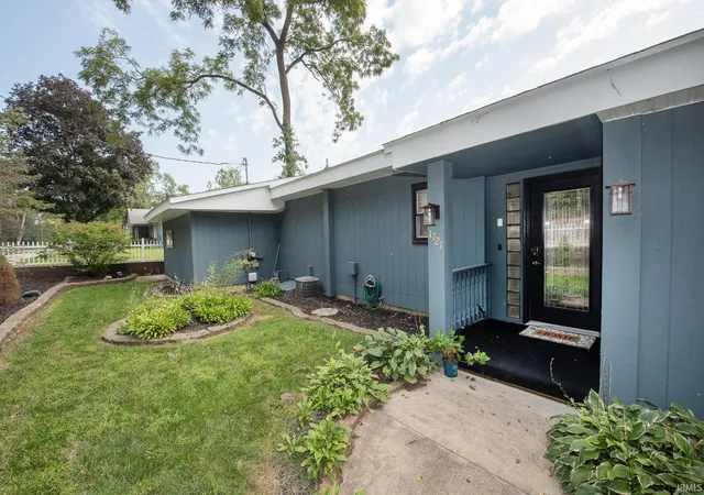 Photo 3 of Manufactured home for sale at 1721 N Francis St, Monticello, IN 47960 | MLS# 202635550 | Listing updated on 2026-08-29