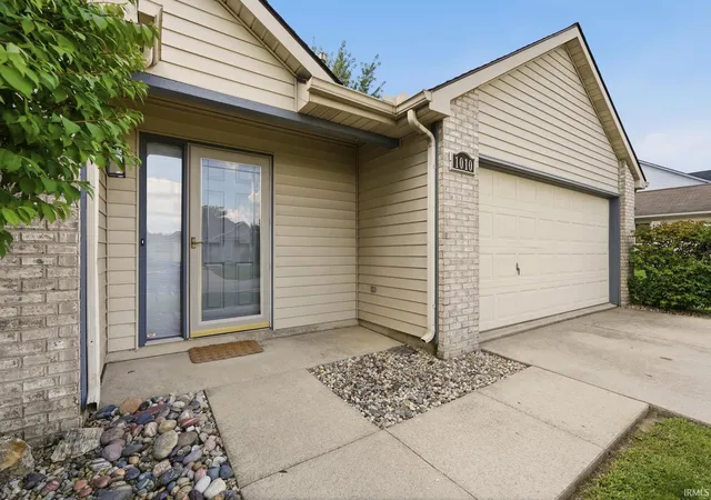 Photo 2 of Manufactured home for sale at 1010 Autumn Ridge Ln, Fort Wayne, IN 46804 | MLS# 202635555 | Listing updated on 2026-09-11