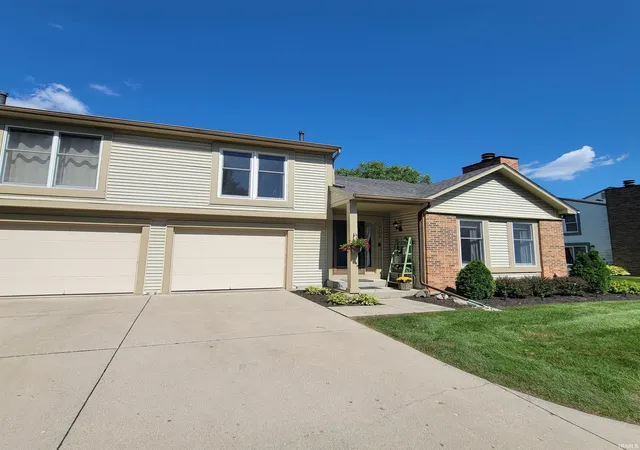 Photo 1 of Sale Pending at 5136 Pinebrook Dr, Fort Wayne, IN 46804 | MLS# 202635558 | Listing updated on 2026-10-05
