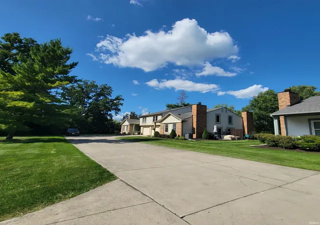 Photo 3 of Sale Pending at 5136 Pinebrook Dr, Fort Wayne, IN 46804 | MLS# 202635558 | Listing updated on 2026-10-05