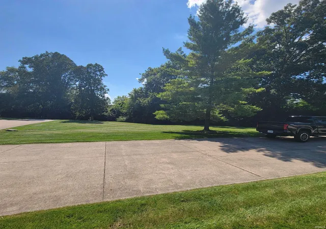 Photo 3 of Sale Pending at 5136 Pinebrook Dr, Fort Wayne, IN 46804 | MLS# 202635558 | Listing updated on 2026-10-05