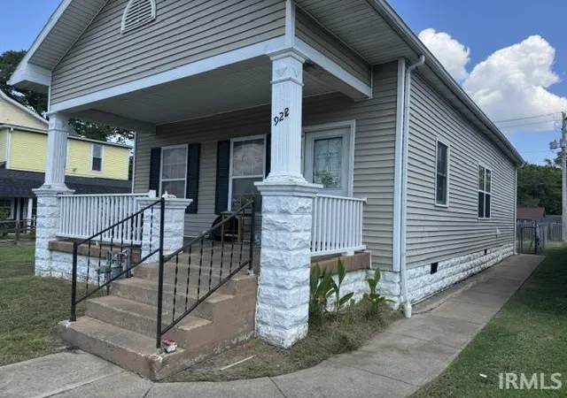 Photo 2 of Sale Pending at 922 Se Eighth St, Evansville, IN 47713 | MLS# 202635560 | Listing updated on 2026-08-31